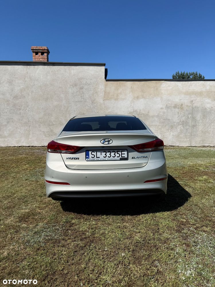 Hyundai Elantra 1.6 Comfort - 6