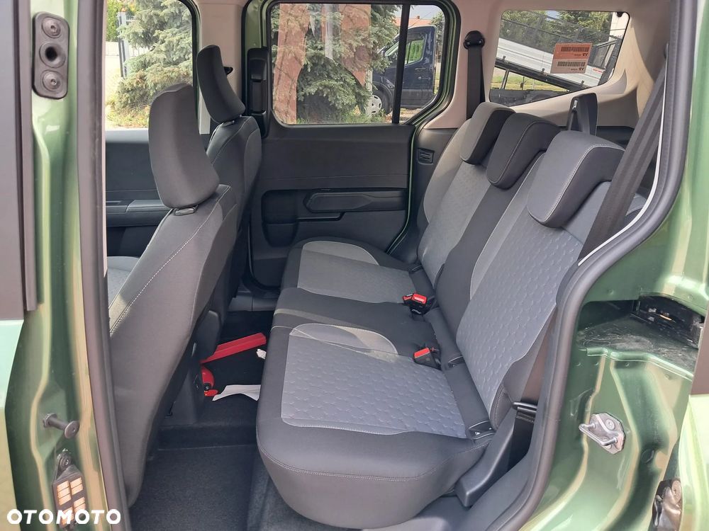 Ford Tourneo Courier 1.0 EcoBoost Titanium - 23