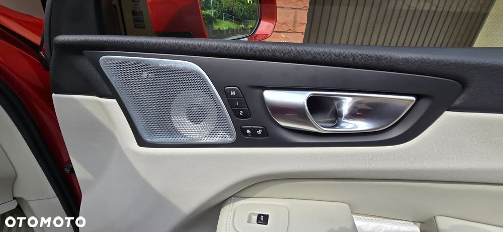 Volvo XC 60 T6 Plug-In Hybrid AWD Ultra Bright - 9