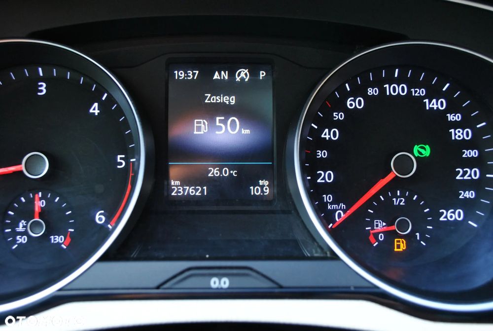 Volkswagen Passat - 18
