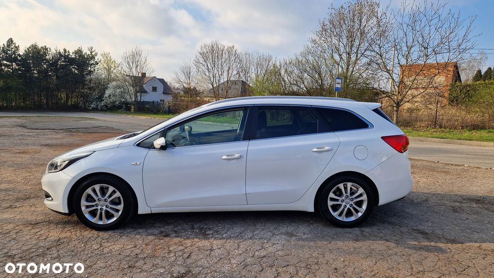 Kia Ceed 1.6 CRDi 128 Dream Team Edition - 6