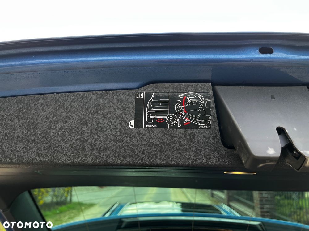 Volvo V60 T8 AWD Twin Engine Geartronic R-Design - 28