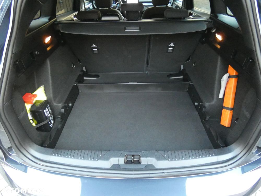 Ford Focus ver-2-0-ecoblue-st--line - 24