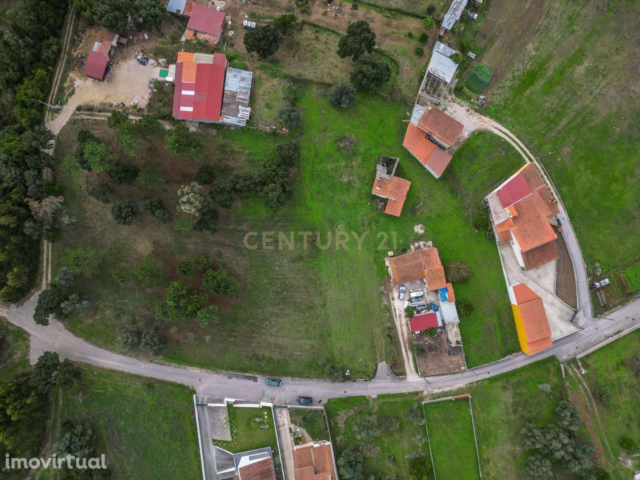 Moradia para reabilitar e terreno em Alfarelos - Dois artigos urbanos - Grande imagem: 2/31