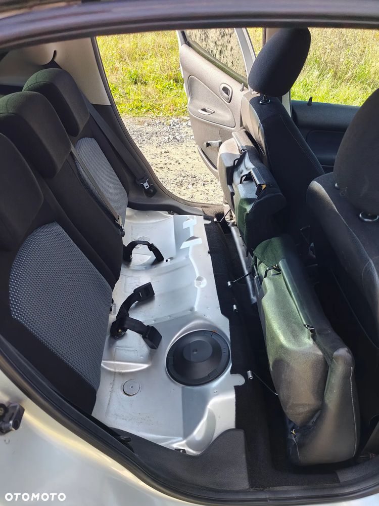 Peugeot 206 - 24