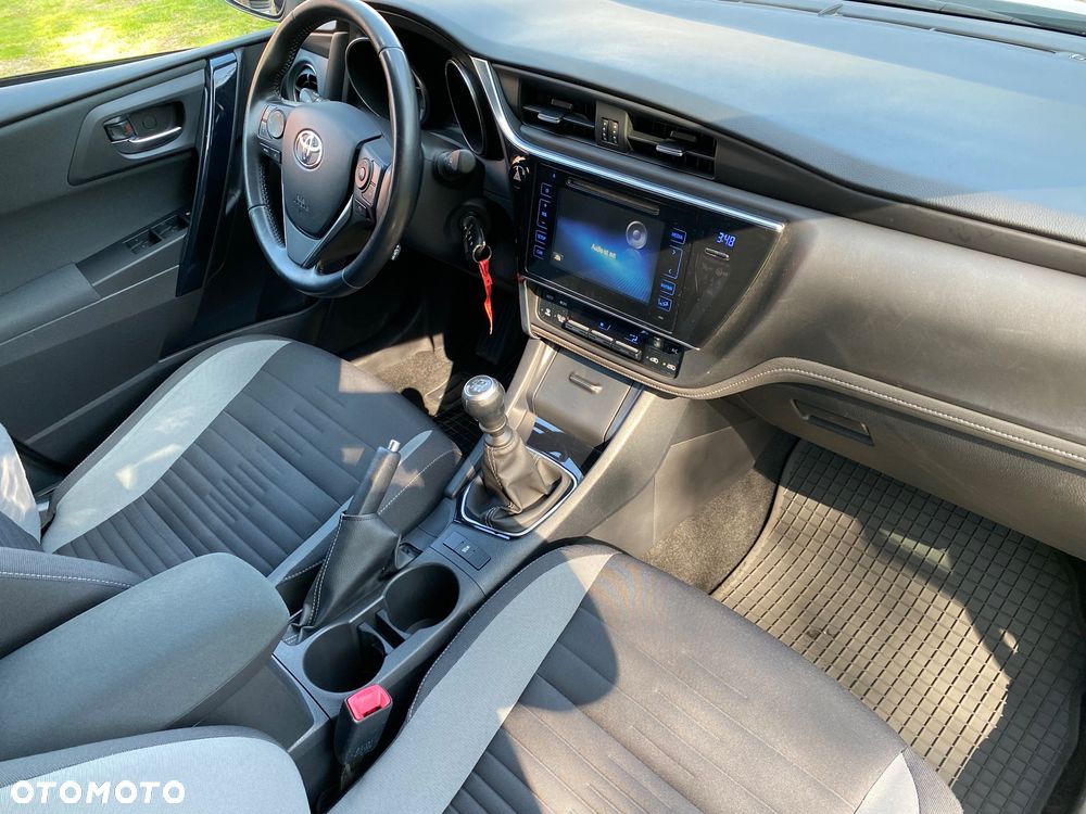 Toyota Auris 1.6 Valvematic Executive - 25