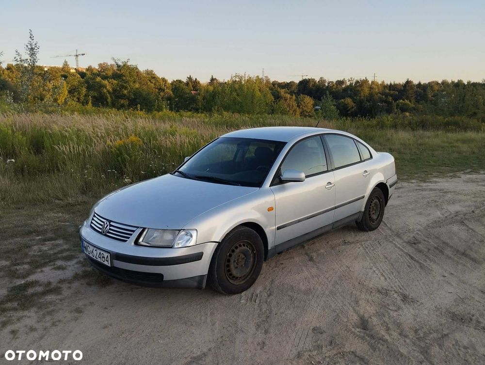 Volkswagen Passat - 1