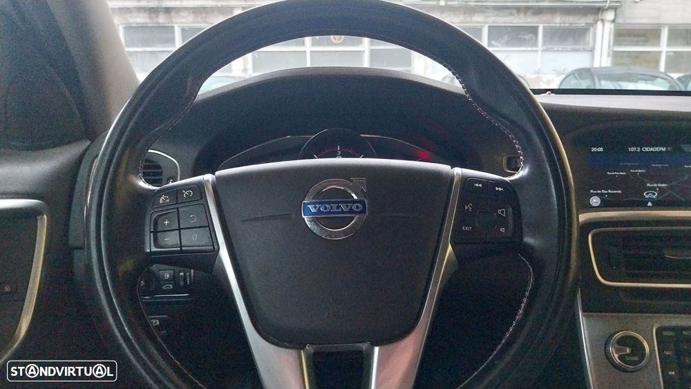 Volvo V60 D6 Plug-In-Hybrid AWD Geartronic Summum - 9