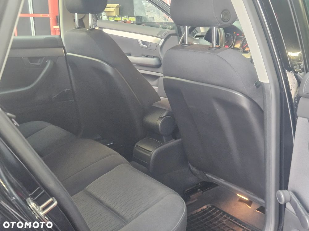 Audi A4 Limousine - 8