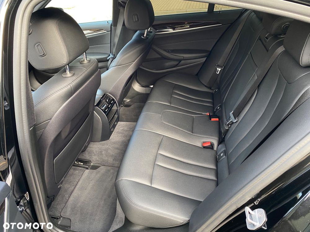 BMW Seria 5 530i GPF Luxury Line sport - 13