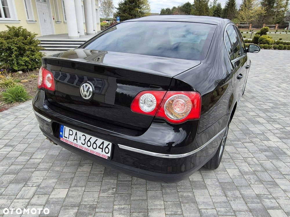 Volkswagen Passat - 4