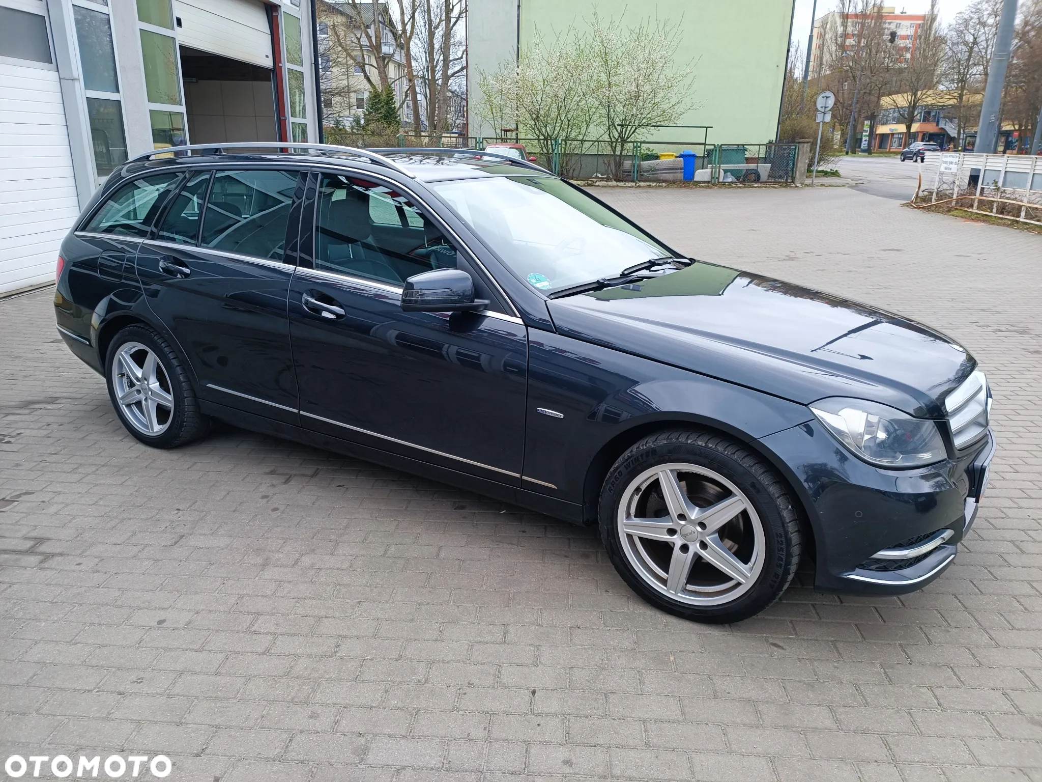 Mercedes-Benz Klasa C 180 CGI BlueEff Avantgarde - 9