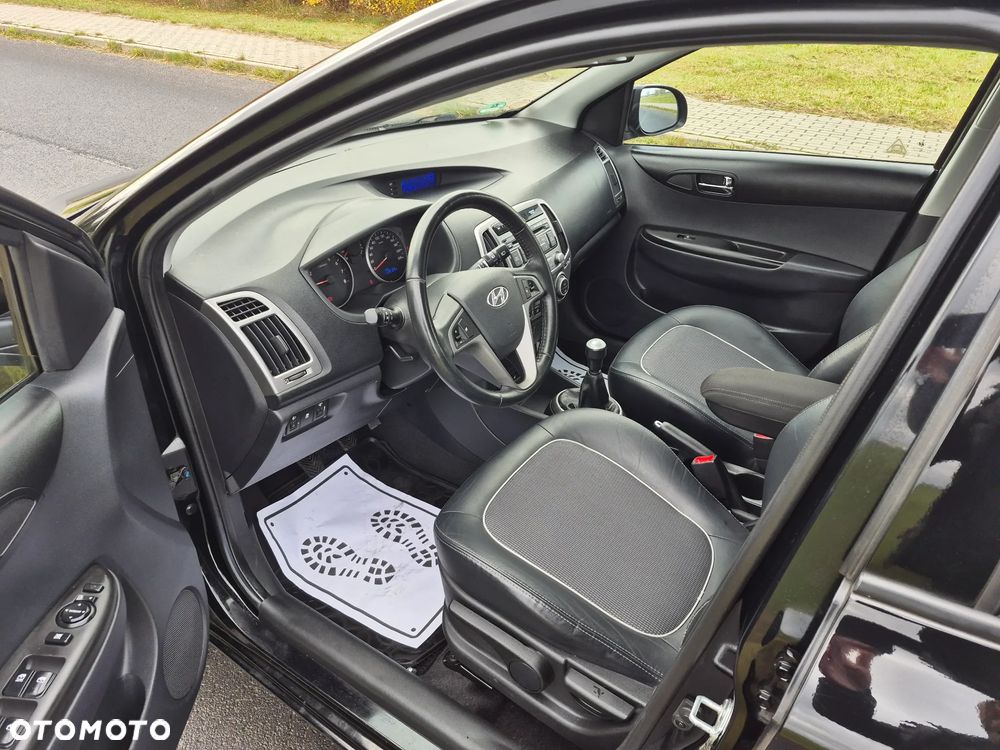 Hyundai i20 1.2 Fifa World Cup Edition - 8