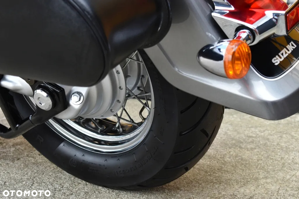 Suzuki Intruder - 16