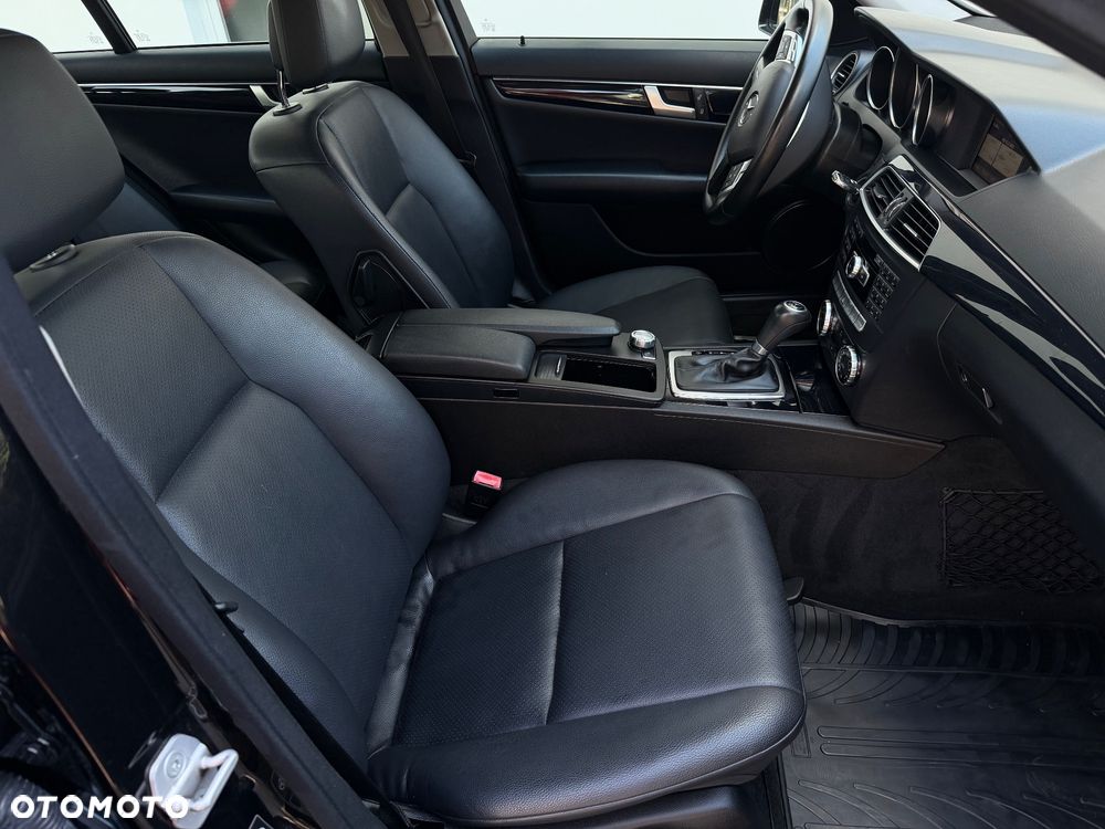 Mercedes-Benz Klasa C 220 CDI DPF Automatik Avantgarde - 16