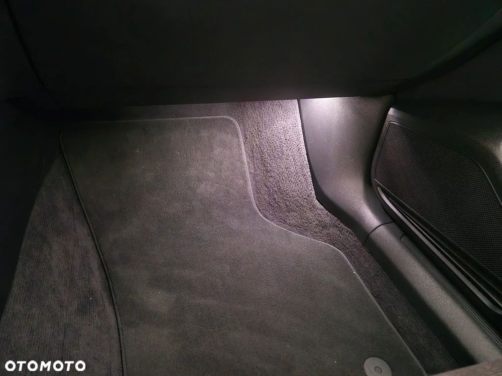 Volkswagen Passat - 13