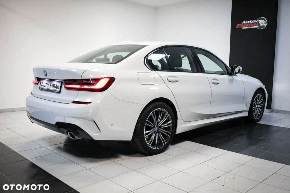 BMW Seria 3 320d M Sport sport - 9