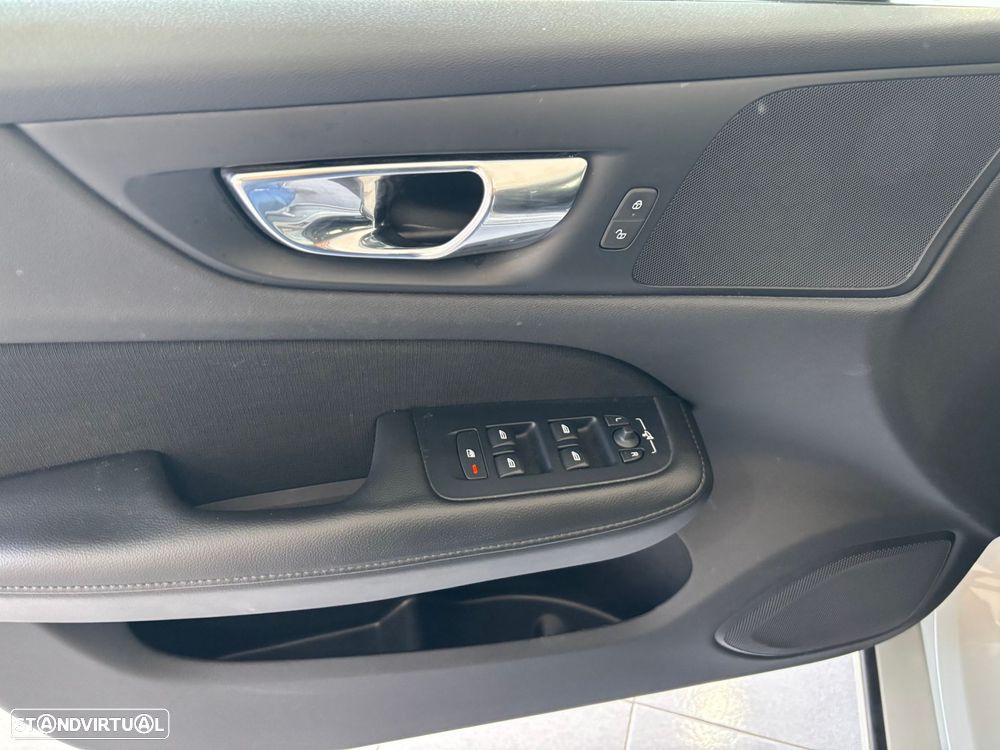 Volvo V60 2.0 D3 Momentum - 18