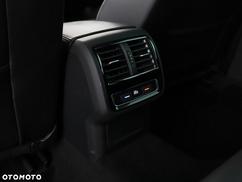 Volkswagen Passat Variant 2.0 TDI 4Mot Elegance DSG - 39