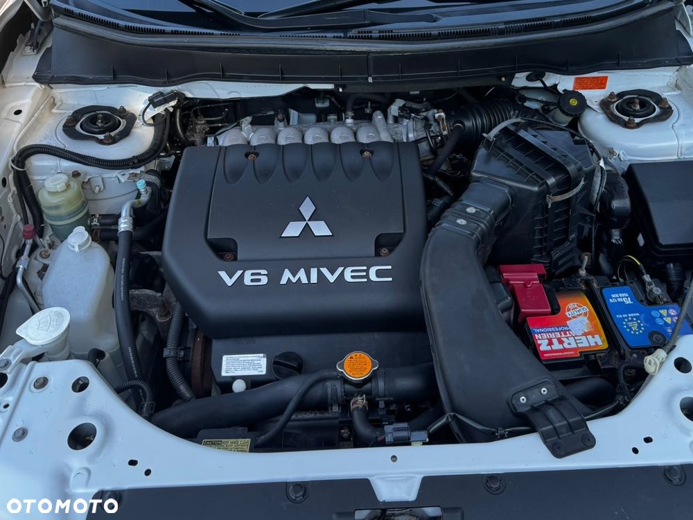 Mitsubishi Outlander - 8