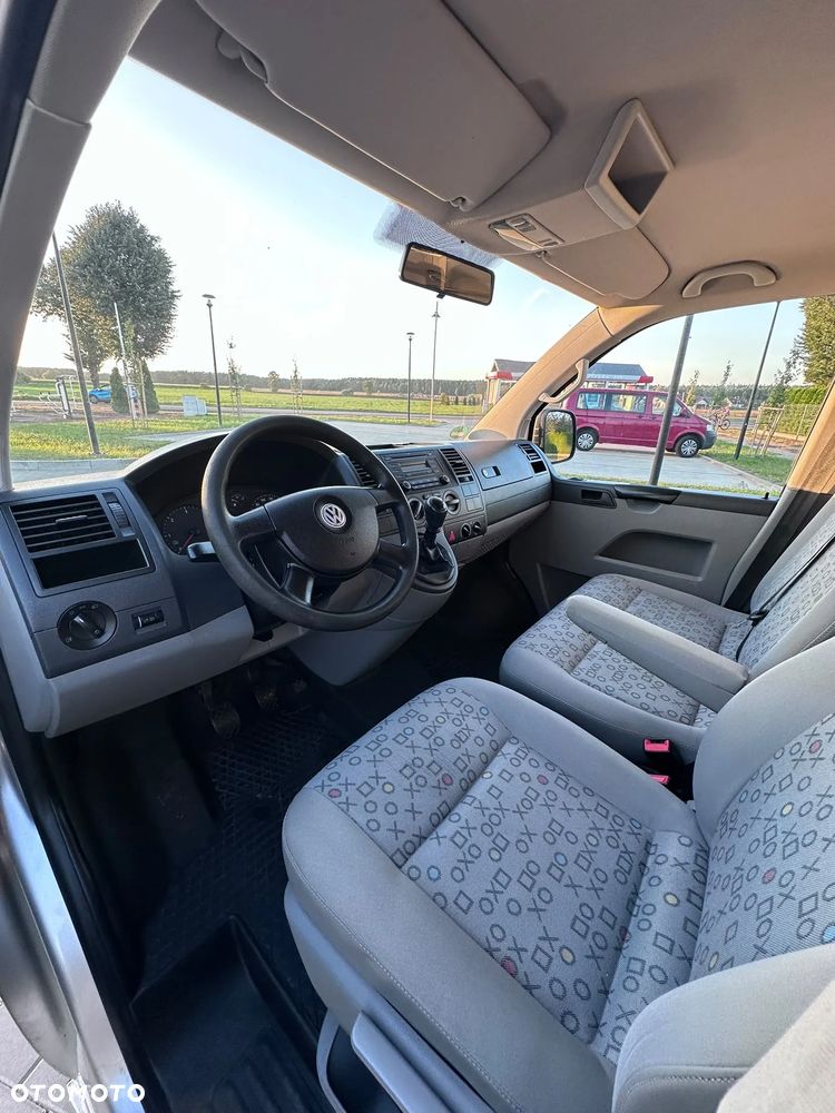 Volkswagen Caravelle - 16