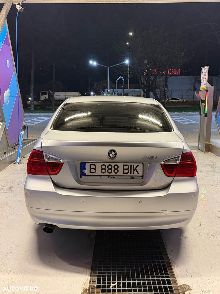 BMW Seria 3 318i - 4