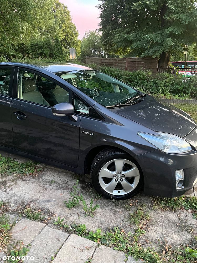 Toyota Prius (Hybrid) - 13