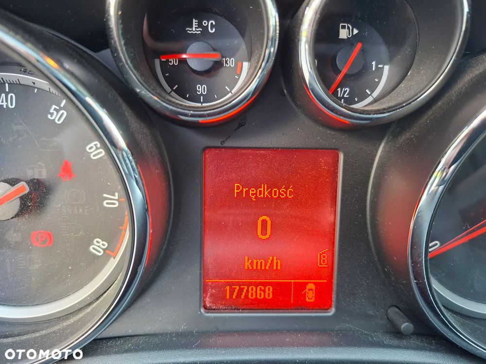 Opel Astra 1.4 Turbo - 11