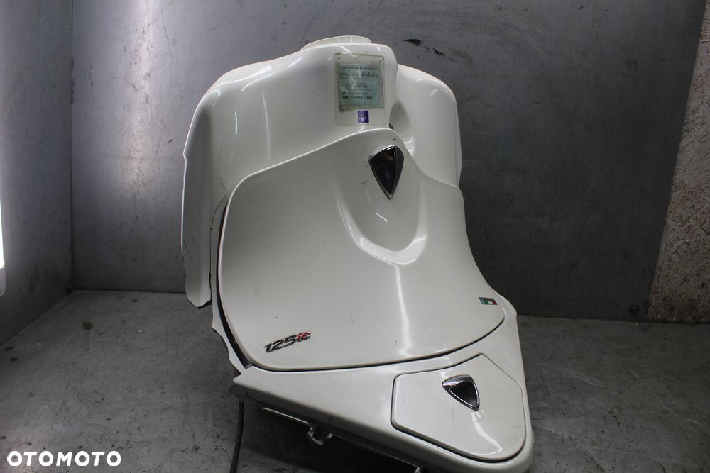 Piaggio Fly 125 12-19 r Kokpit owiewka osłona wypełnienie - 1