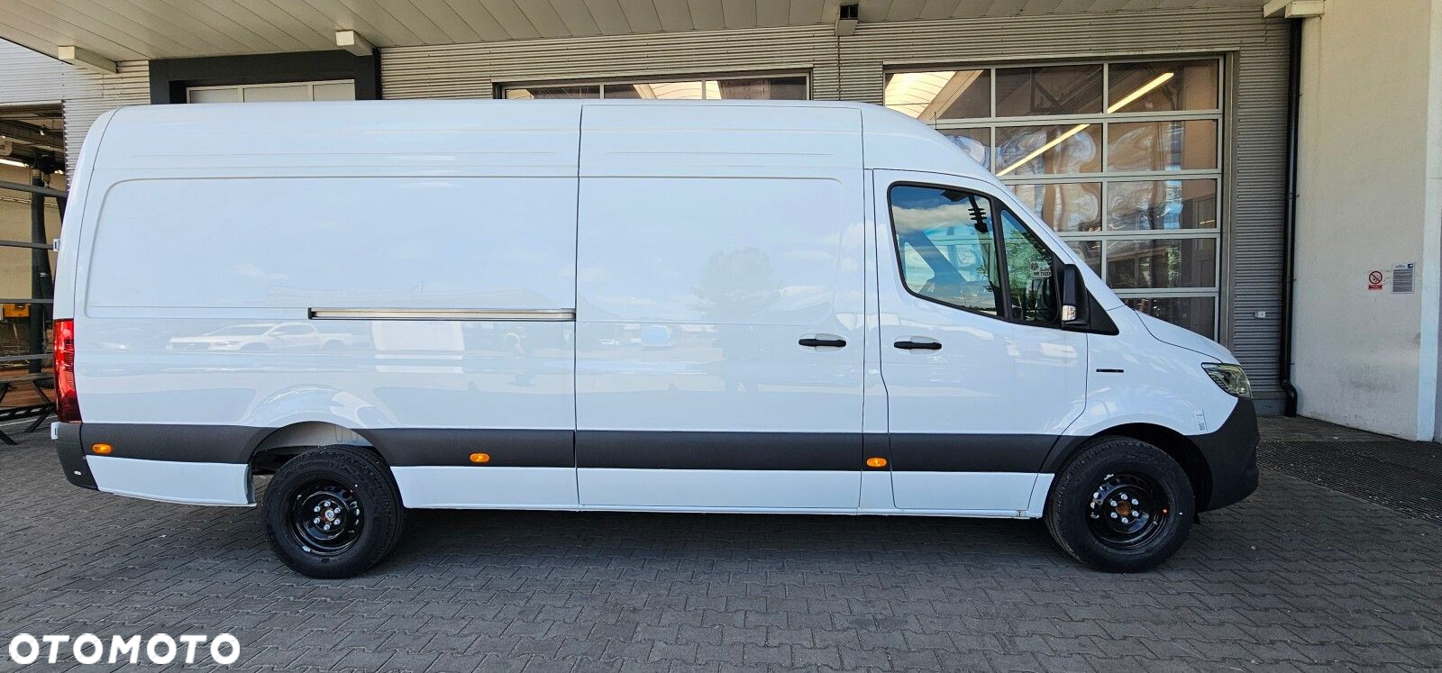 Mercedes-Benz Sprinter eSprinter 320 furgon długi PRO - 2
