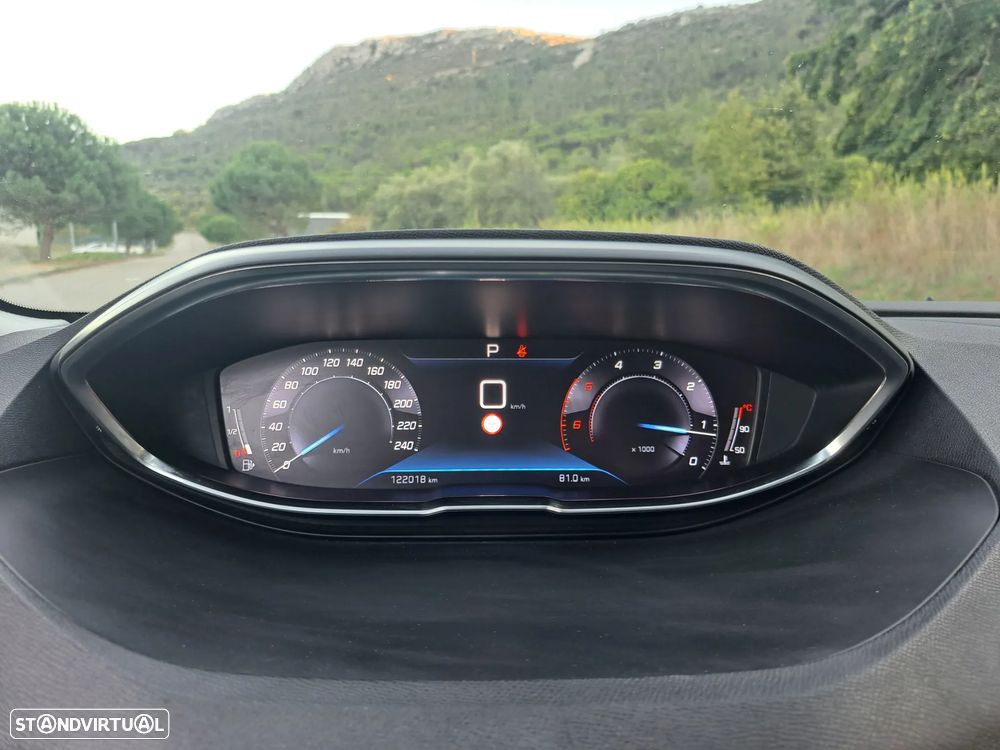 Peugeot 3008 1.5 BlueHDi Allure EAT8 - 17