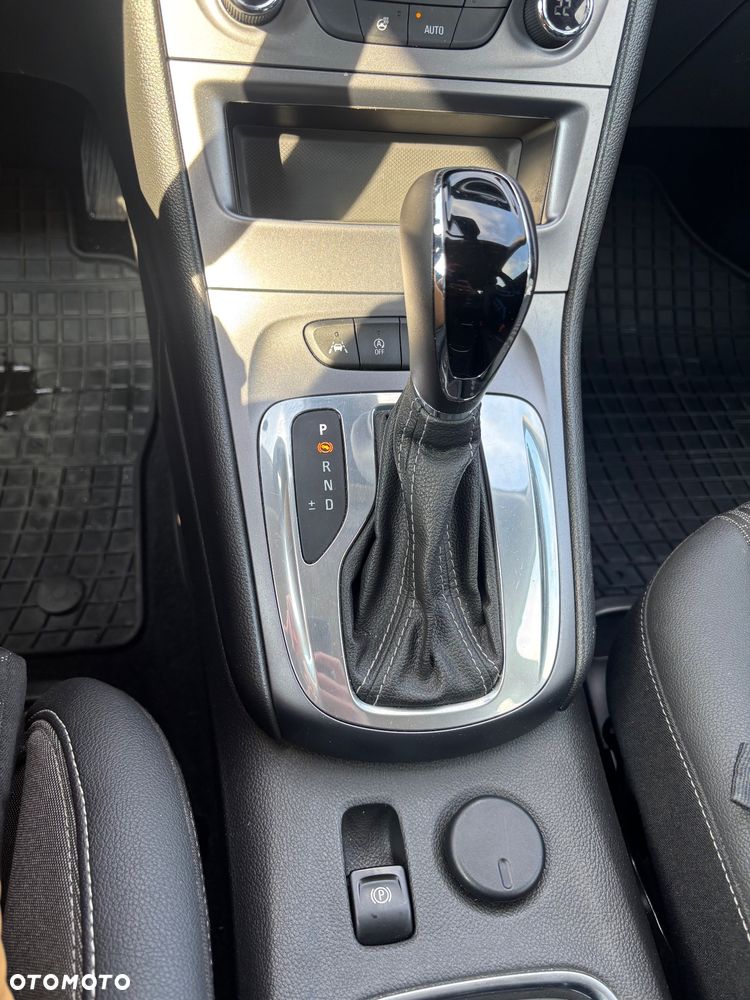 Opel Astra 1.4 T Ultimate S&S - 30