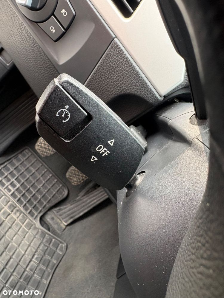 BMW Seria 3 318d DPF Edition Sport - 27