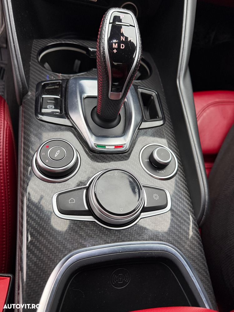 Alfa Romeo Giulia 2.0 Turbo 16V AT8 Veloce Ti - 22