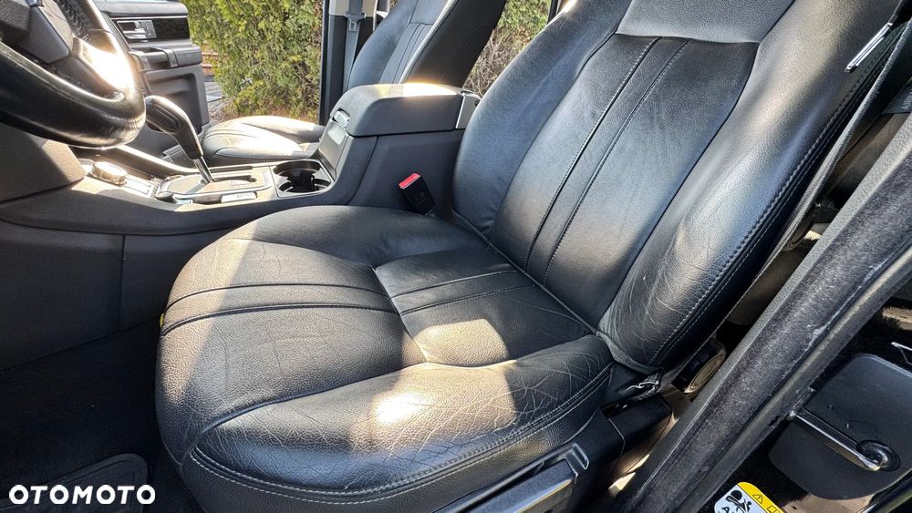 Land Rover Discovery 3.0D V6 SE - 11