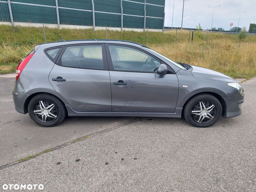 Hyundai i30 1.4 Base + - 4