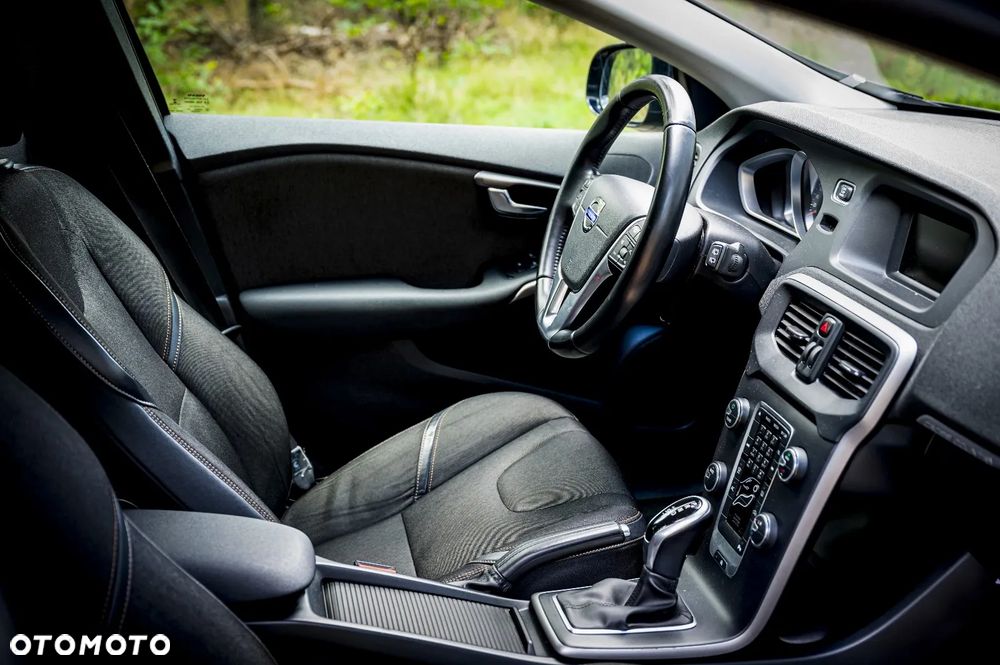 Volvo V40 D4 Momentum - 19