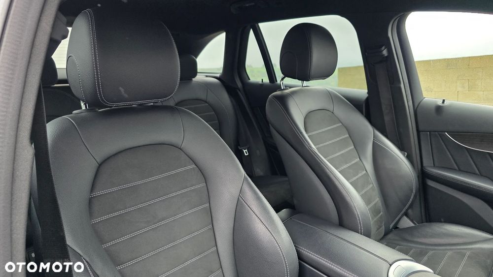 Mercedes-Benz GLC 300 d 4Matic 9G-TRONIC AMG Line - 25