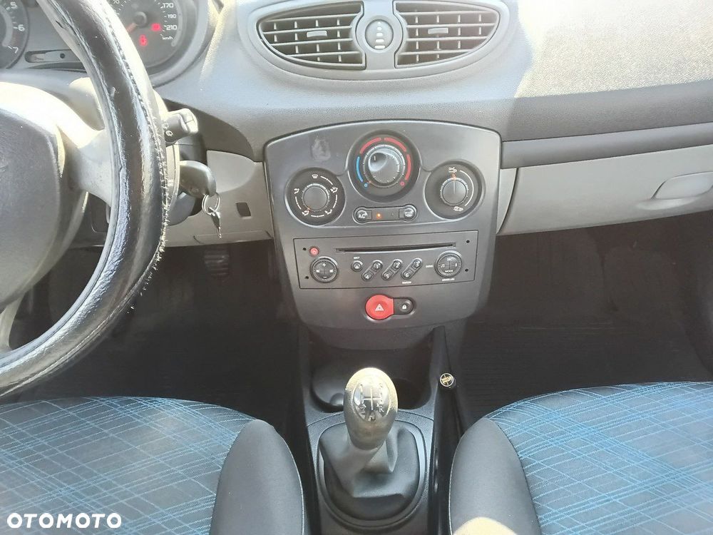 Renault Clio - 17