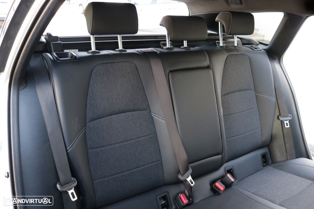Toyota Corolla Touring Sports 1.8 Hybrid Comfort+P.Sport - 22