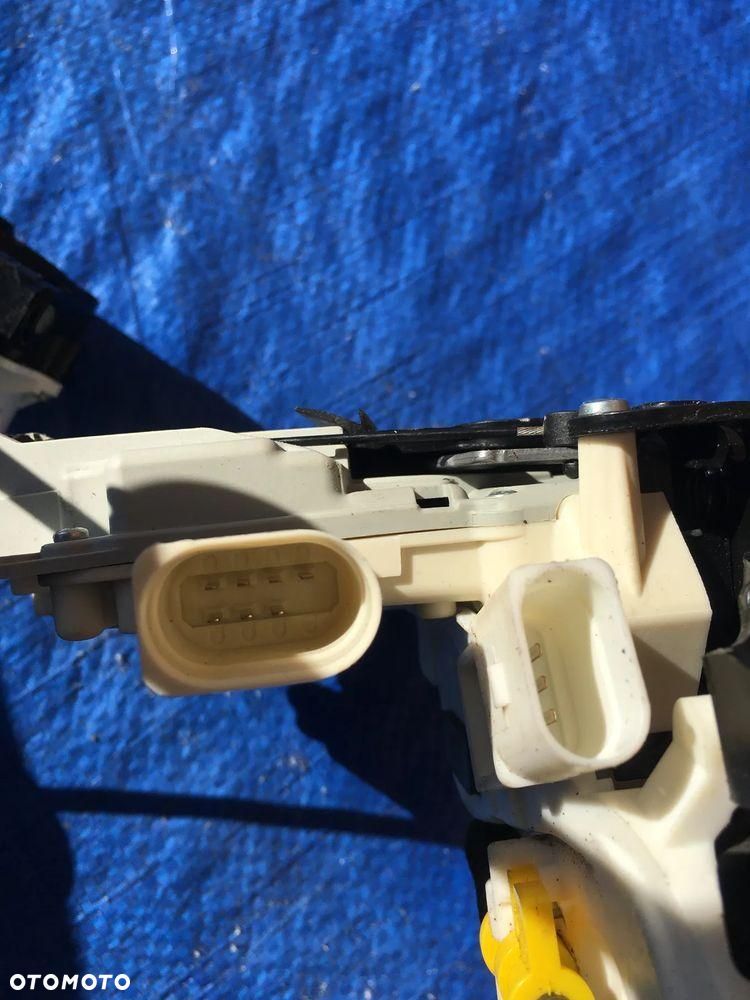 Audi Q7 4M Lift Zamek Z Dociagiem Drzwi Przód Przedni Prawy 4M1837016E - 9