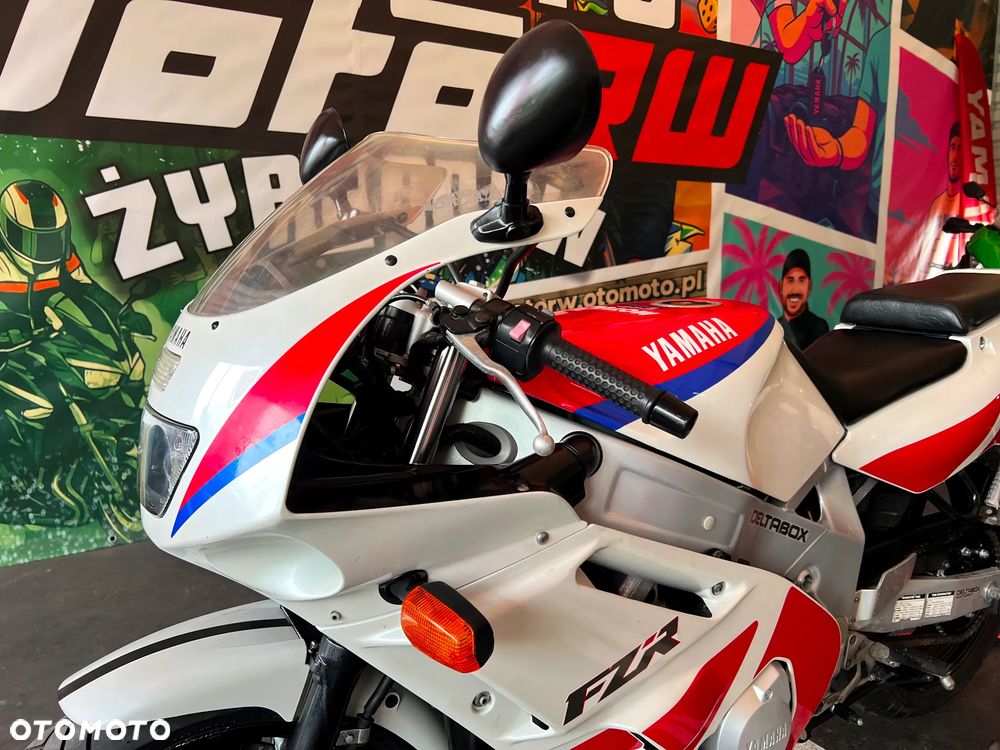 Yamaha FZR - 25