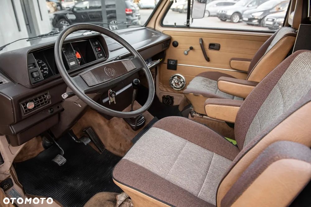 Volkswagen Multivan - 12