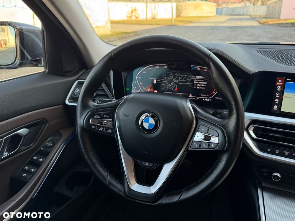 BMW Seria 3 320d Luxury Line - 31