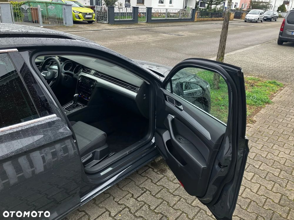 Volkswagen Passat - 12