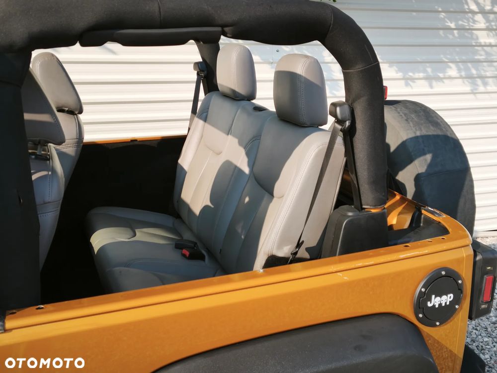 Jeep Wrangler - 11