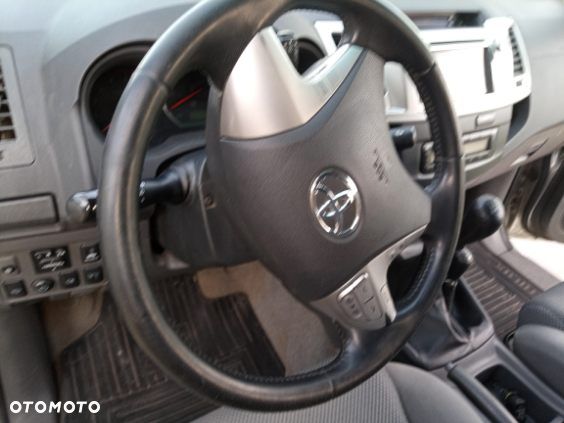 Toyota Hilux 3.0 D-4D SR5 - 8