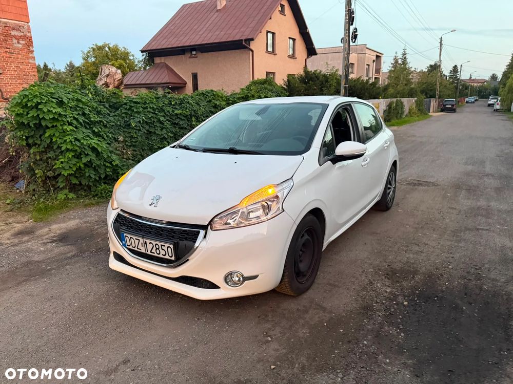 Peugeot 208 - 1