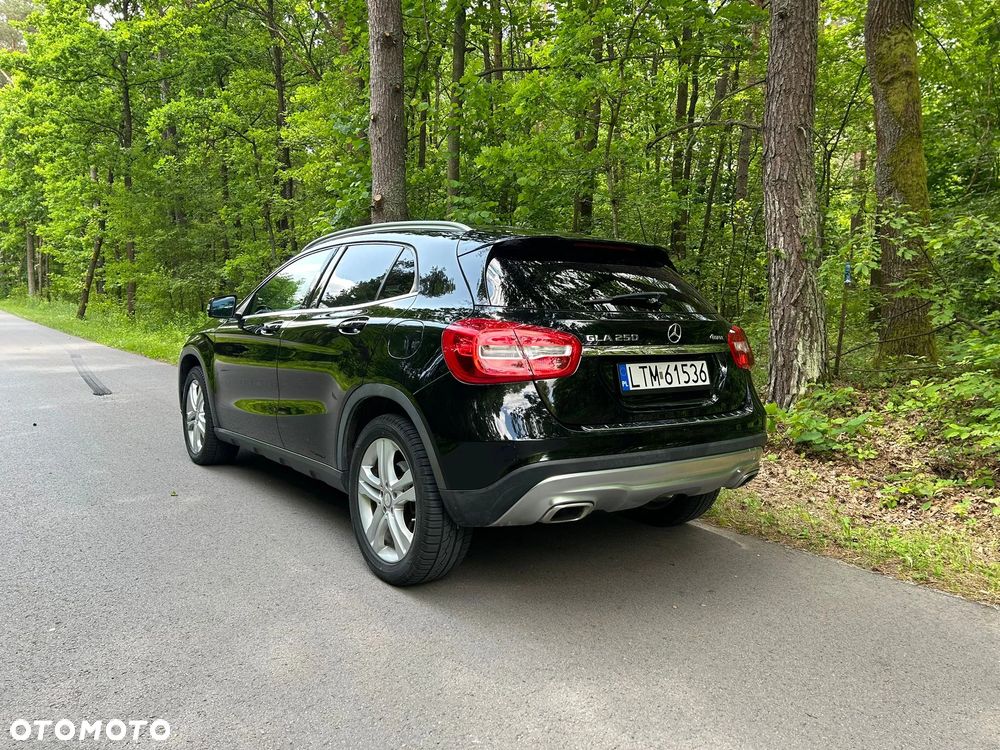 Mercedes-Benz GLA 250 4-Matic - 6