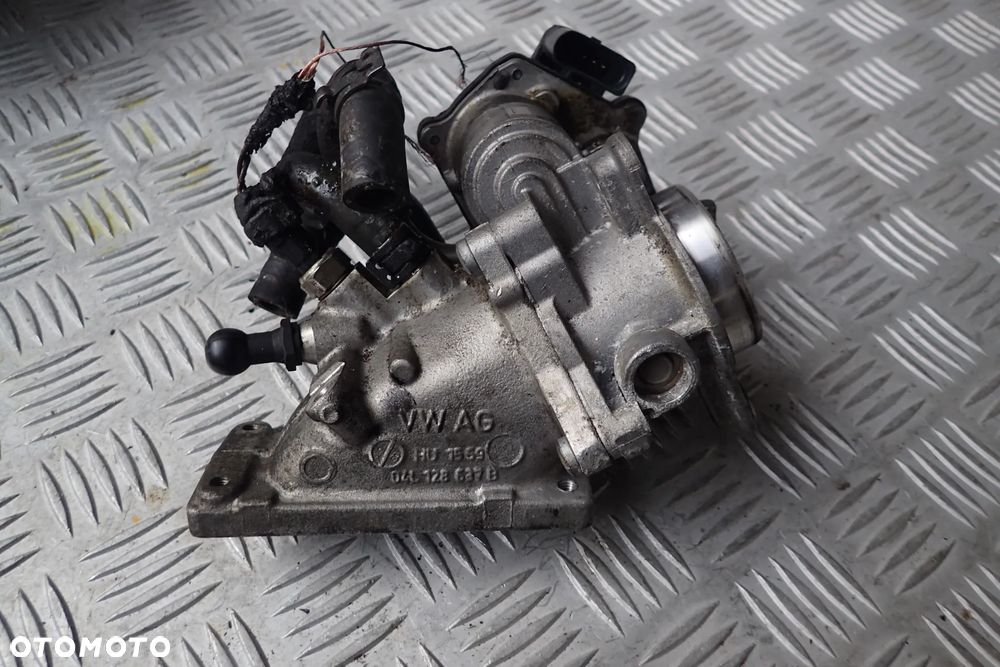 PRZEPUSTNICA VW AUDI SEAT 04L128063T + KRUCIEC  04L128637B KOMPLET - 3